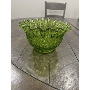LE Smith Daisy and Buttons Avocado Green Bowl with Crimped Ruffled‎ Edge 6"W 3"H
